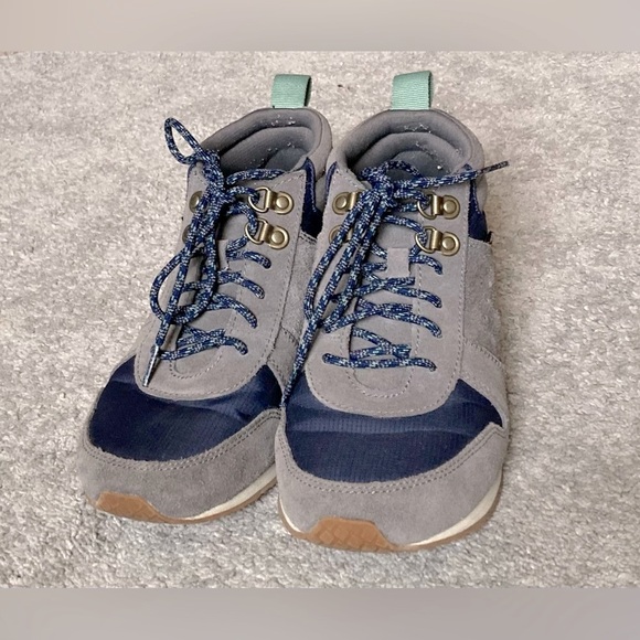 Teva Highside ‘84 Mid Boot Trail Shoe Woman’s Size 8 Gray Navy Blue - Picture 3 of 4